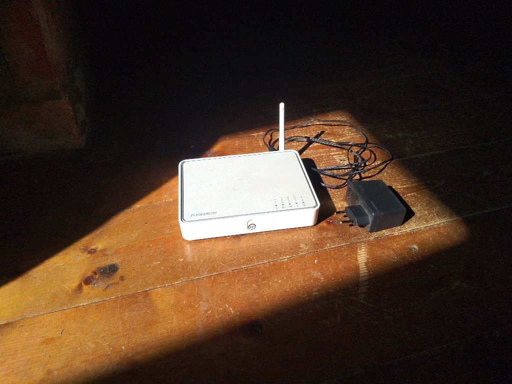 router wifi al sole su legno